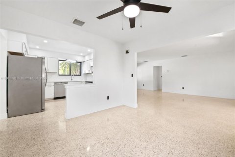 Casa en venta en Miami Springs, Florida, 3 dormitorios, 162.76 m2 № 1974601 - foto 7