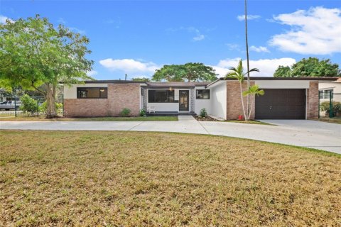 Casa en venta en Miami Springs, Florida, 3 dormitorios, 162.76 m2 № 1974601 - foto 1