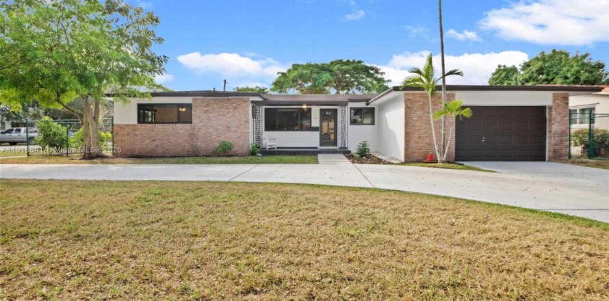 Casa en Miami Springs, Florida 3 dormitorios, 162.76 m2 № 1974601