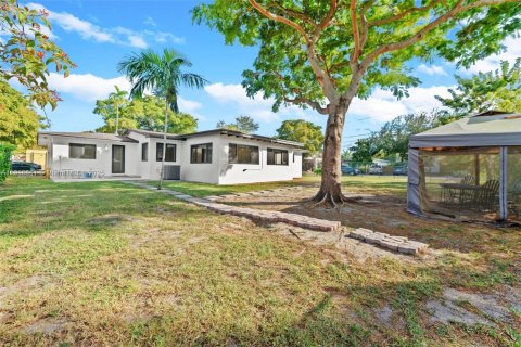 Casa en venta en Miami Springs, Florida, 3 dormitorios, 162.76 m2 № 1974601 - foto 23