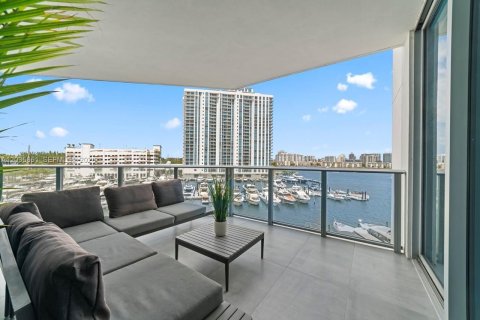 Condo in North Miami Beach, Florida, 2 bedrooms  № 2253697