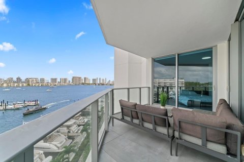 Condo in North Miami Beach, Florida, 2 bedrooms  № 2253697 - photo 16