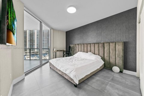Condo in North Miami Beach, Florida, 2 bedrooms  № 2253697 - photo 18