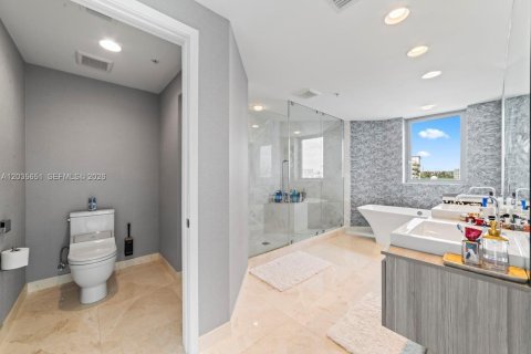 Condo in North Miami Beach, Florida, 2 bedrooms  № 2253697 - photo 22