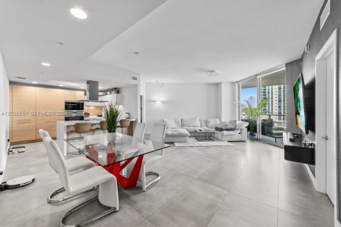 Condo in North Miami Beach, Florida, 2 bedrooms  № 2253697 - photo 2