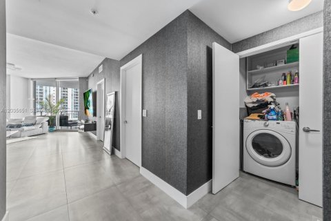 Condo in North Miami Beach, Florida, 2 bedrooms  № 2253697 - photo 12