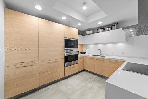 Condo in North Miami Beach, Florida, 2 bedrooms  № 2253697 - photo 3