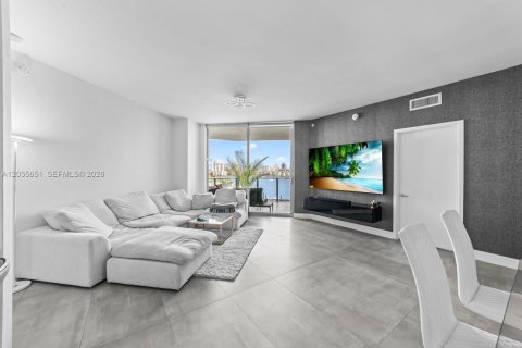 Condo in North Miami Beach, Florida, 2 bedrooms  № 2253697 - photo 8