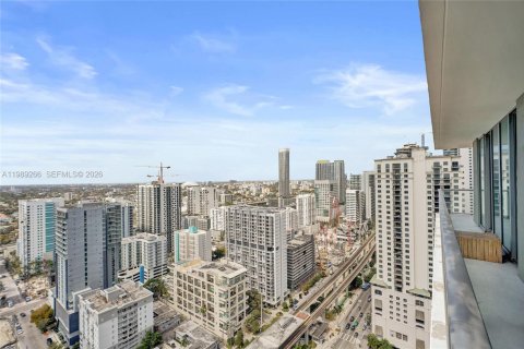 Condo in Miami, Florida, 2 bedrooms  № 2051488 - photo 2