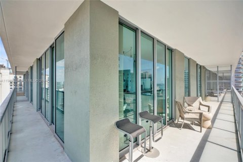 Condo in Miami, Florida, 2 bedrooms  № 2051488 - photo 3