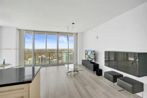 Condo in Miami, Florida, 2 bedrooms  № 2051488 - photo 19
