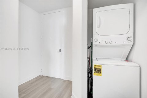 Condo in Miami, Florida, 2 bedrooms  № 2051488 - photo 28