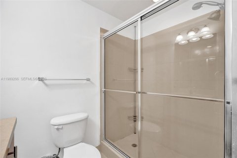 Condo in Miami, Florida, 2 bedrooms  № 2051488 - photo 25