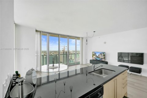 Condo in Miami, Florida, 2 bedrooms  № 2051488 - photo 14