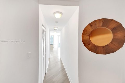 Condo in Miami, Florida, 2 bedrooms  № 2051488 - photo 10