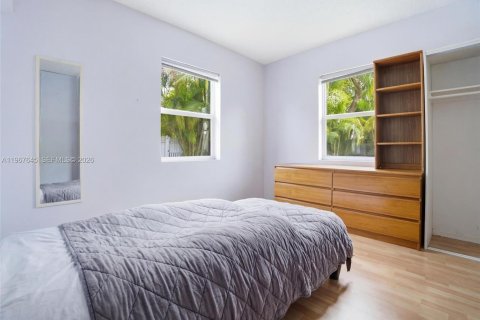 Casa en venta en Miami, Florida, 3 dormitorios, 125.23 m2 № 2029392 - foto 13