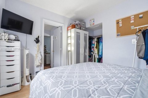 Casa en venta en Miami, Florida, 3 dormitorios, 125.23 m2 № 2029392 - foto 25