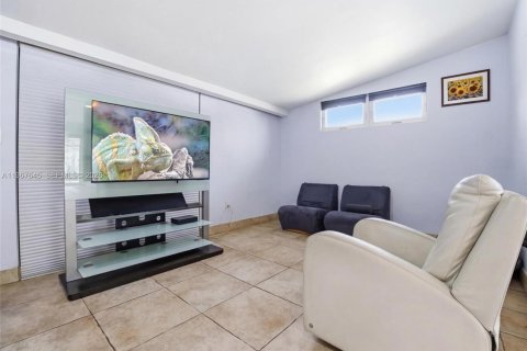 Casa en venta en Miami, Florida, 3 dormitorios, 125.23 m2 № 2029392 - foto 9