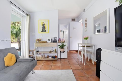 Casa en venta en Miami, Florida, 3 dormitorios, 125.23 m2 № 2029392 - foto 21