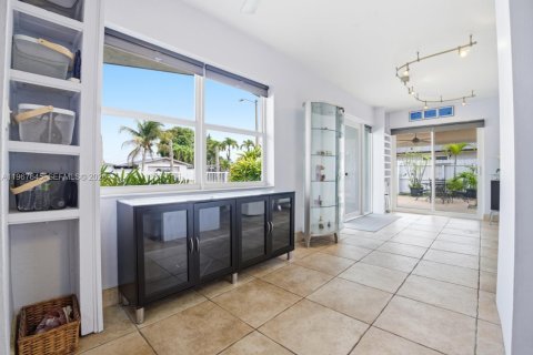 Casa en venta en Miami, Florida, 3 dormitorios, 125.23 m2 № 2029392 - foto 8