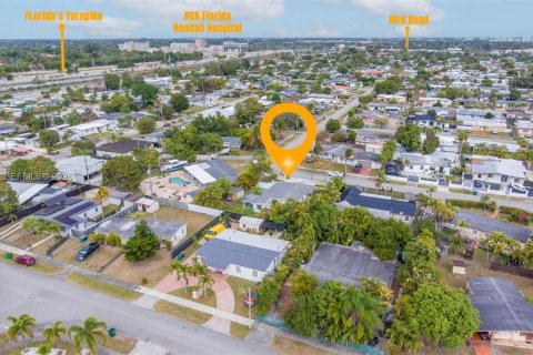 Casa en venta en Miami, Florida, 3 dormitorios, 125.23 m2 № 2029392 - foto 3