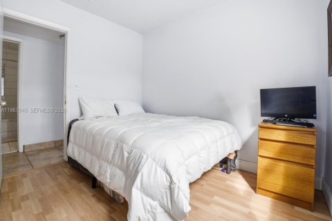 Casa en venta en Miami, Florida, 3 dormitorios, 125.23 m2 № 2029392 - foto 12