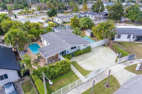 Casa en venta en Miami, Florida, 3 dormitorios, 125.23 m2 № 2029392 - foto 4
