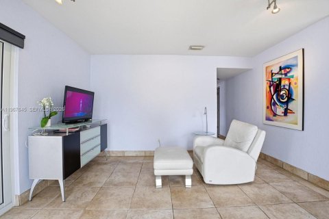 Casa en venta en Miami, Florida, 3 dormitorios, 125.23 m2 № 2029392 - foto 6