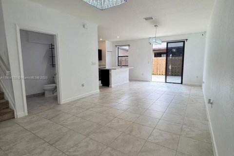 Купить таунхаус в Хомстед, Флорида 3 спальни, 169.92м2, № 1955222 - фото 3