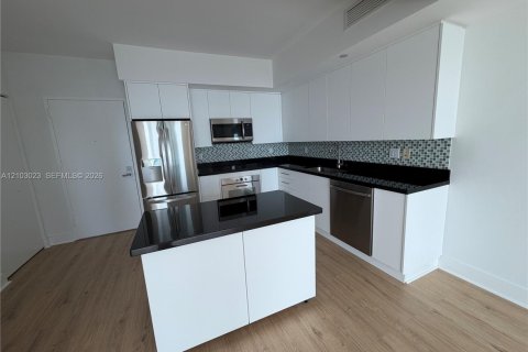 Copropriété à louer à Miami, Floride: 2 chambres, 102.1 m2 № 2409424 - photo 3