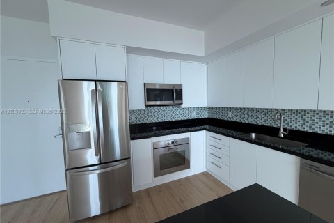 Copropriété à louer à Miami, Floride: 2 chambres, 102.1 m2 № 2409424 - photo 4