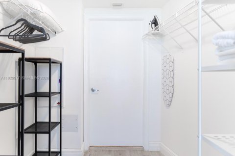 Copropriété à louer à Miami, Floride: 2 chambres, 97.36 m2 № 1997907 - photo 25
