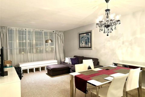 Copropriété à louer à Miami, Floride: 1 chambre, 79.99 m2 № 1950656 - photo 2