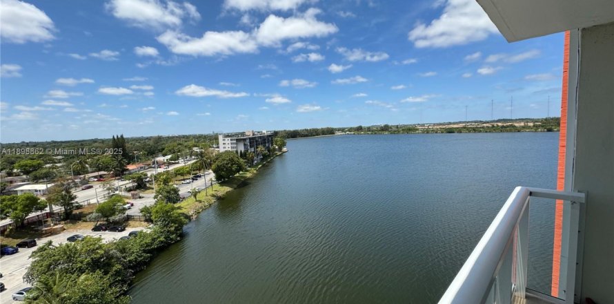 Condo à Miami, Floride, 1 chambre № 1950656