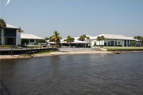 Condominio en alquiler en Stuart, Florida, 2 dormitorios, 120.77 m2 № 1071237 - foto 1