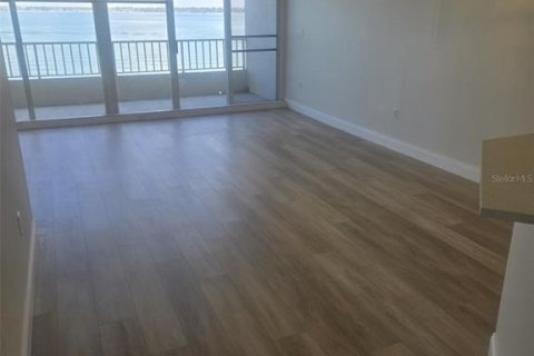 Снять в аренду кондоминиум в Сент-Питерсберг, Флорида 1 комната, 116.59м2, № 1657880 - фото 17