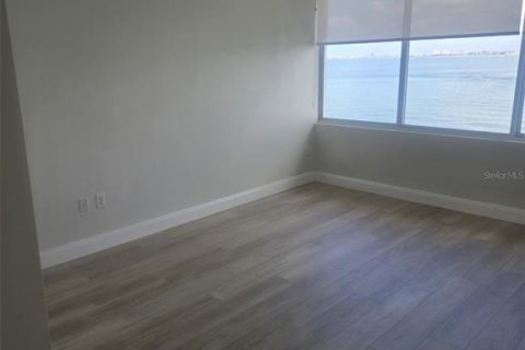 Снять в аренду кондоминиум в Сент-Питерсберг, Флорида 1 комната, 116.59м2, № 1657880 - фото 2