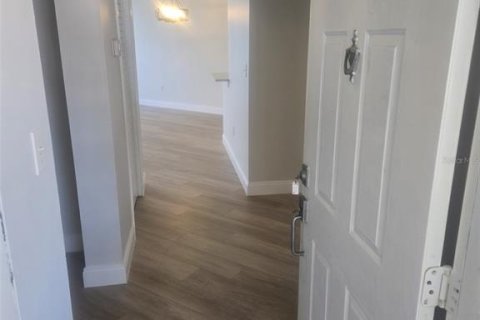 Снять в аренду кондоминиум в Сент-Питерсберг, Флорида 1 комната, 116.59м2, № 1657880 - фото 13