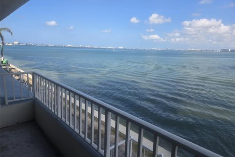 Снять в аренду кондоминиум в Сент-Питерсберг, Флорида 1 комната, 116.59м2, № 1657880 - фото 12