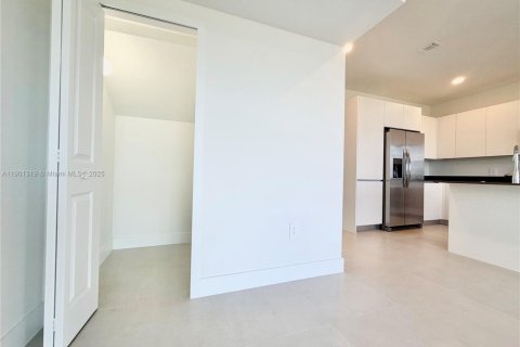 Touwnhouse à louer à Miami, Floride: 4 chambres, 177.63 m2 № 1953307 - photo 25