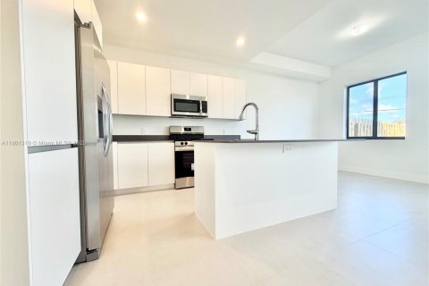 Touwnhouse à louer à Miami, Floride: 4 chambres, 177.63 m2 № 1953307 - photo 16