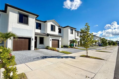 Touwnhouse à louer à Miami, Floride: 4 chambres, 177.63 m2 № 1953307 - photo 5