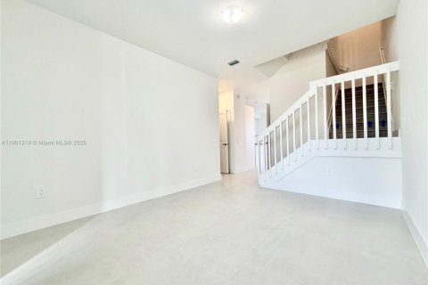 Touwnhouse à louer à Miami, Floride: 4 chambres, 177.63 m2 № 1953307 - photo 8