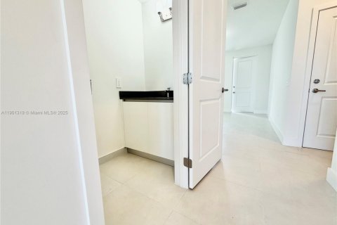 Touwnhouse à louer à Miami, Floride: 4 chambres, 177.63 m2 № 1953307 - photo 10