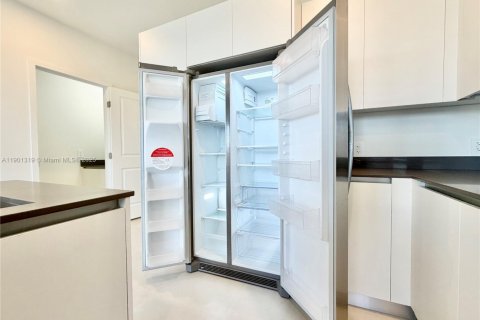 Touwnhouse à louer à Miami, Floride: 4 chambres, 177.63 m2 № 1953307 - photo 27