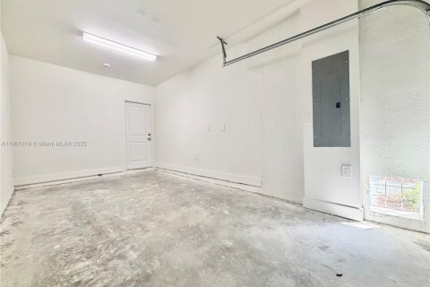Touwnhouse à louer à Miami, Floride: 4 chambres, 177.63 m2 № 1953307 - photo 12