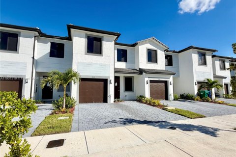 Touwnhouse à louer à Miami, Floride: 4 chambres, 177.63 m2 № 1953307 - photo 2