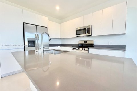 Touwnhouse à louer à Miami, Floride: 4 chambres, 177.63 m2 № 1953307 - photo 18