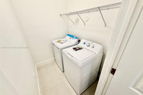 Touwnhouse à louer à Miami, Floride: 4 chambres, 177.63 m2 № 1953307 - photo 14