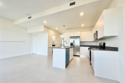 Touwnhouse à louer à Miami, Floride: 4 chambres, 177.63 m2 № 1953307 - photo 19